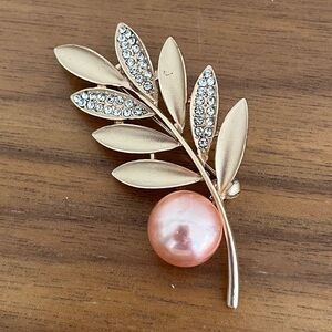 BROOCH Pin Matte Gold Tone Metal Leaf Design Rhinestones Pink Faux Pearl Dressy